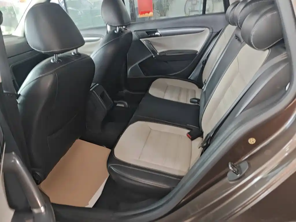 Volkswagen Cross Lavida 2015 — фото 17