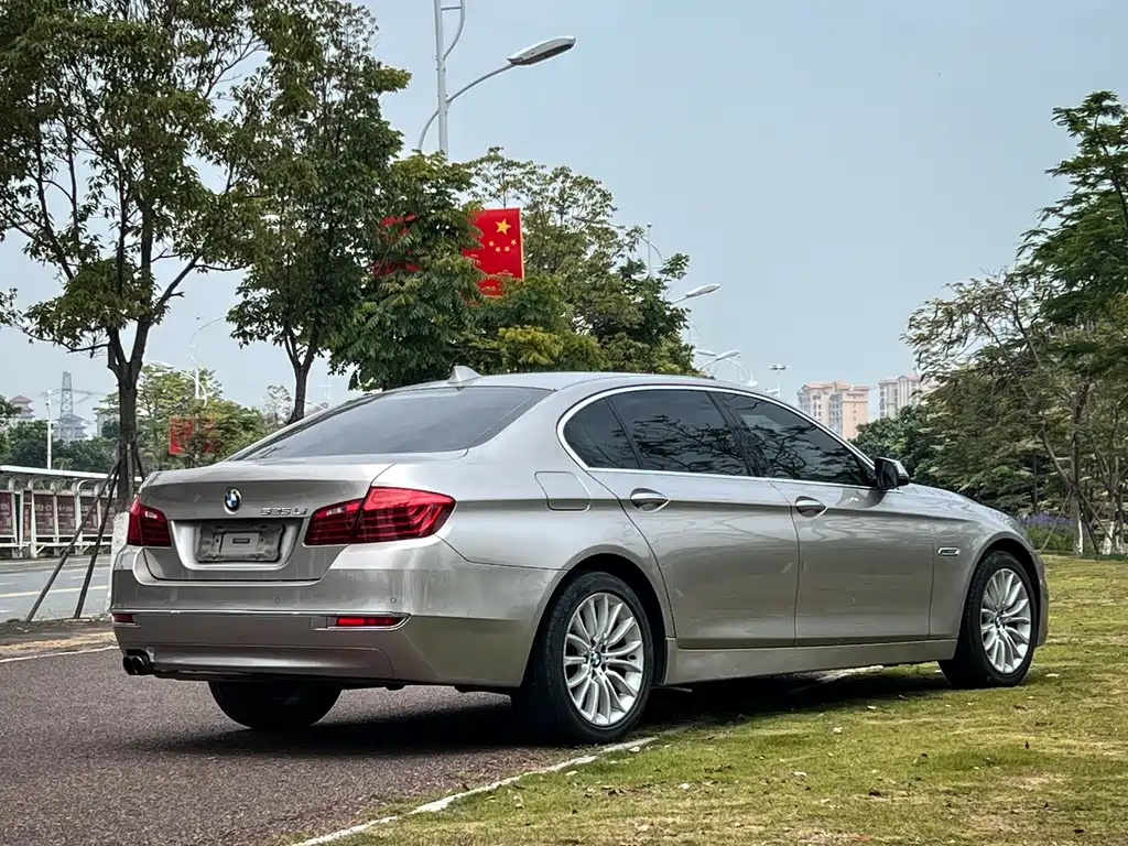 BMW 5 Series 2014 — фото 7