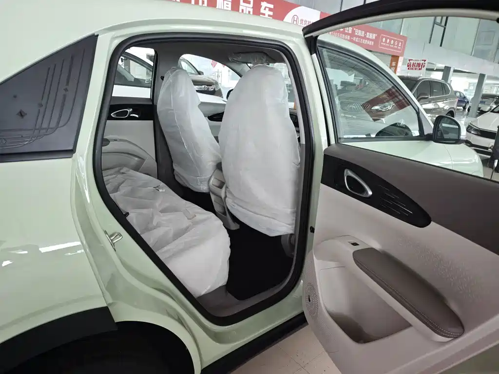 Geely Galaxy Starwish 2026 — фото 10