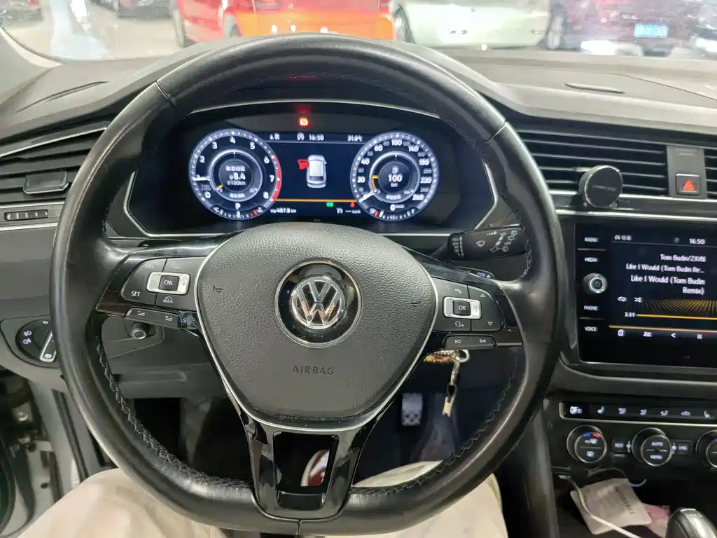 Volkswagen Tiguan 2018 — фото 11