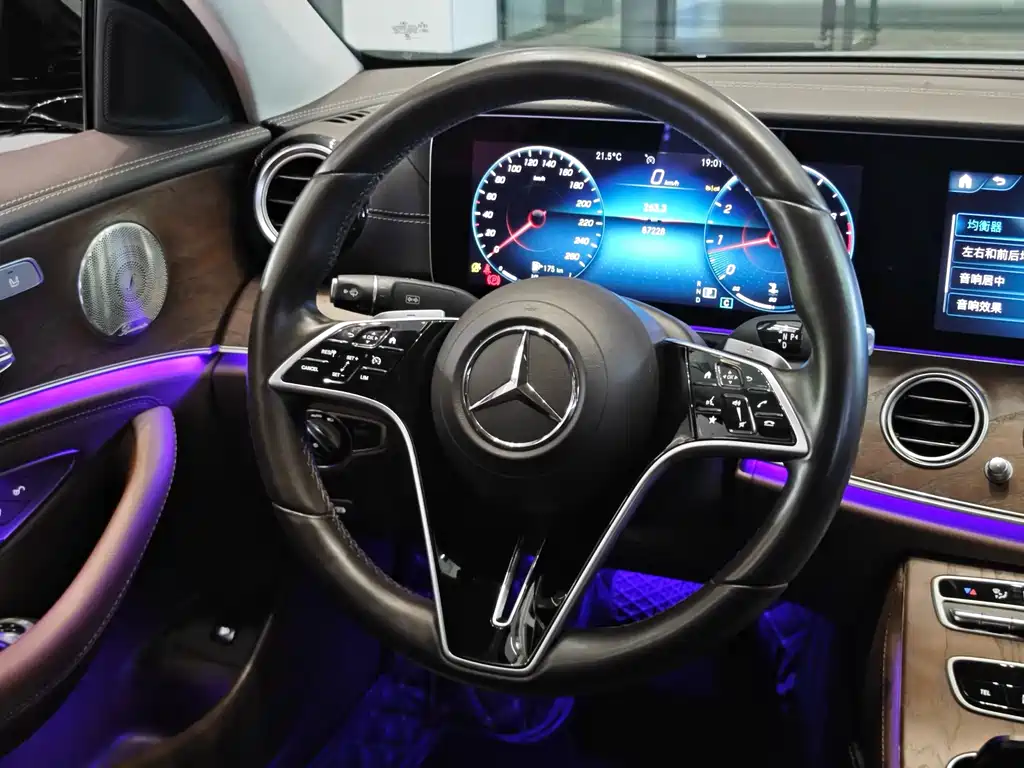 Mercedes-Benz E-Class 2023 — фото 12