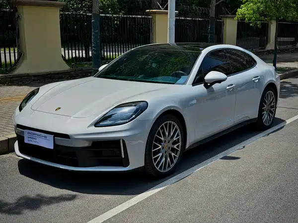 Porsche Panamera 2025