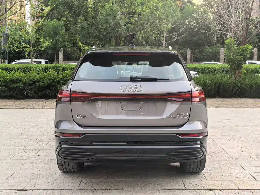 Audi Q5 E-Tron 2022 — фото 8