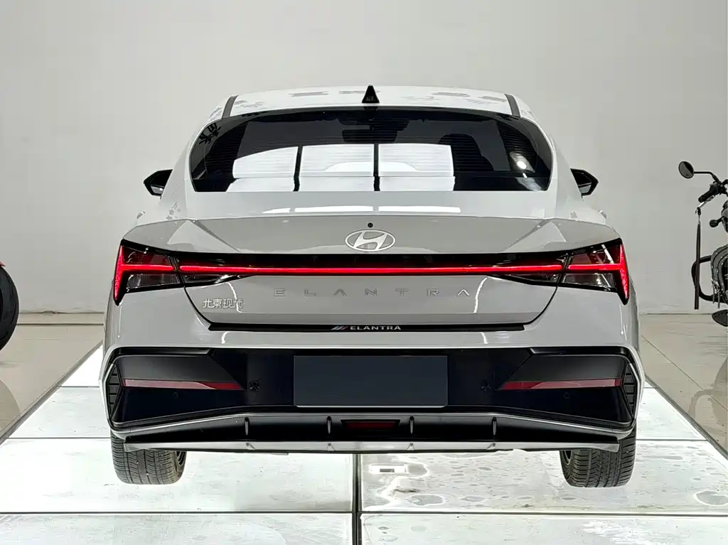 Hyundai Elantra 2023