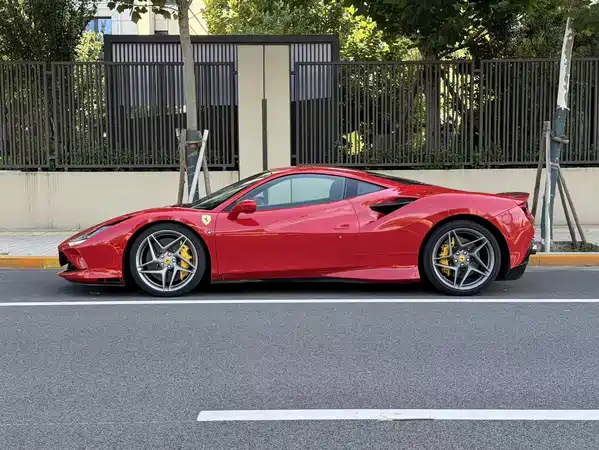 Ferrari F8 2021