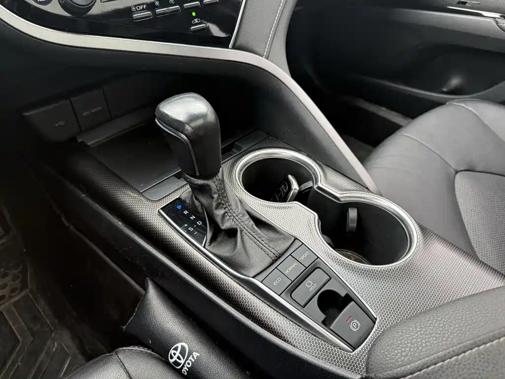 Toyota Camry 2021 — фото 15