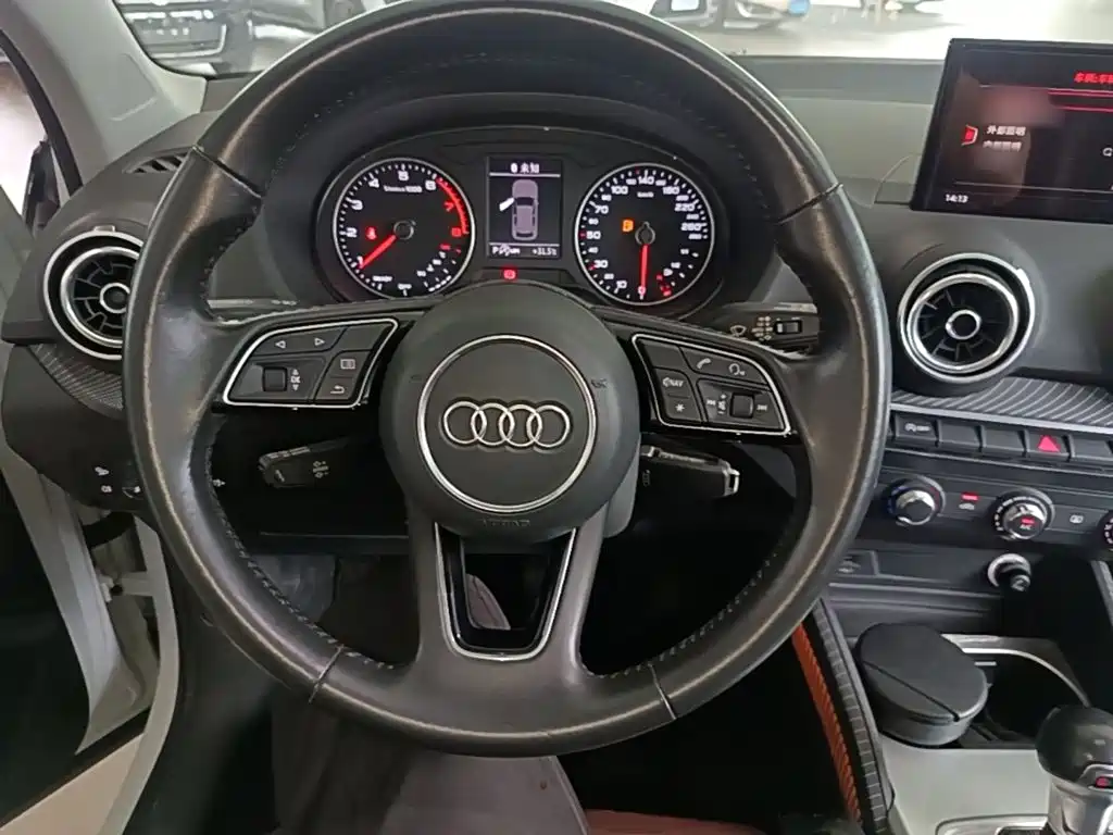 Audi Q2L 2019 — фото 11