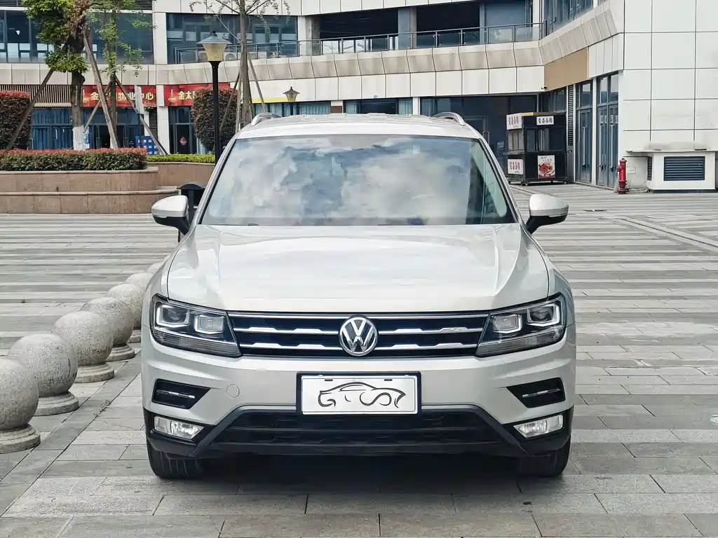 Volkswagen Tiguan L 2017 — фото 2