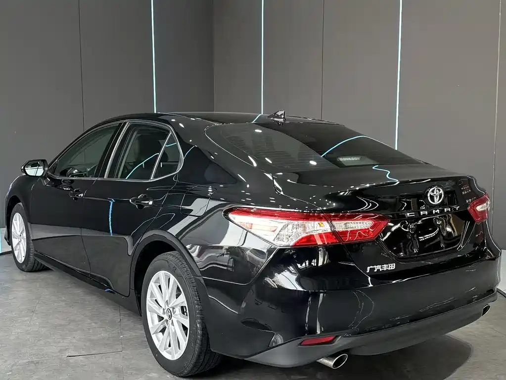 Toyota Camry 2022 — фото 8
