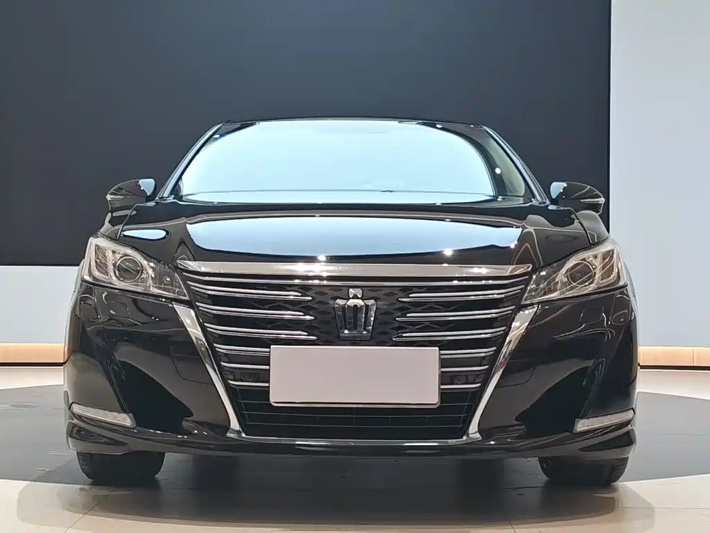 Toyota Crown 2017 — фото 2