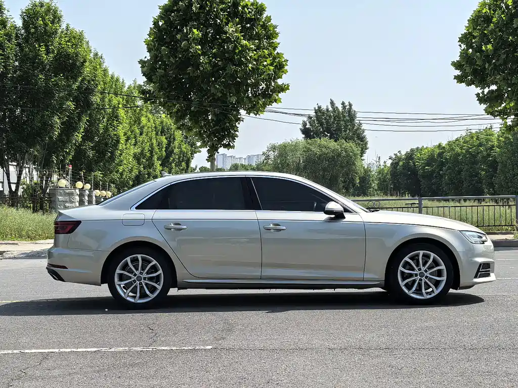 Audi A4L 2019 — фото 17