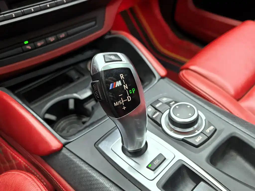 BMW X6 M 2014 — фото 10