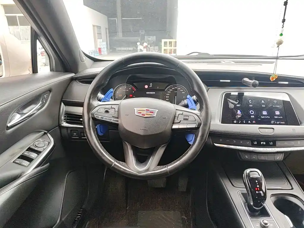 Cadillac XT4 2020 — фото 11