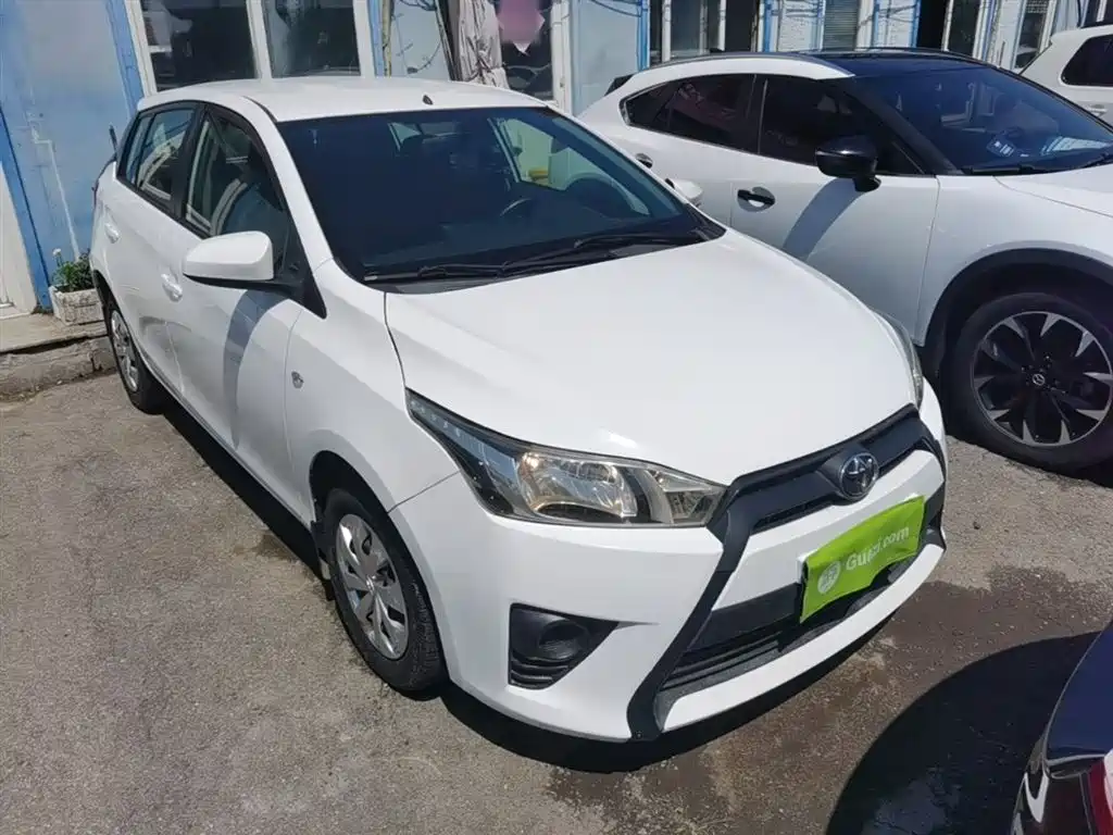 Toyota Yaris L 2015 — фото 4