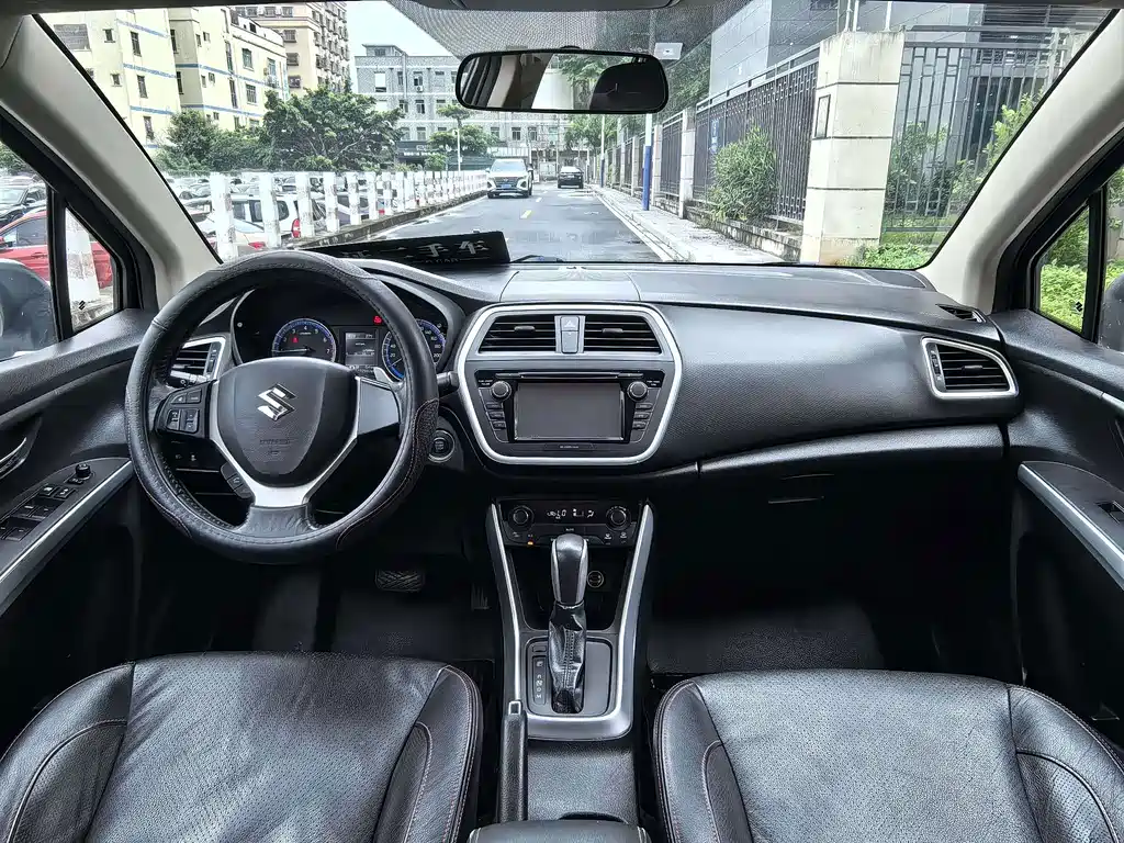 Suzuki S-Cross 2015 — фото 17