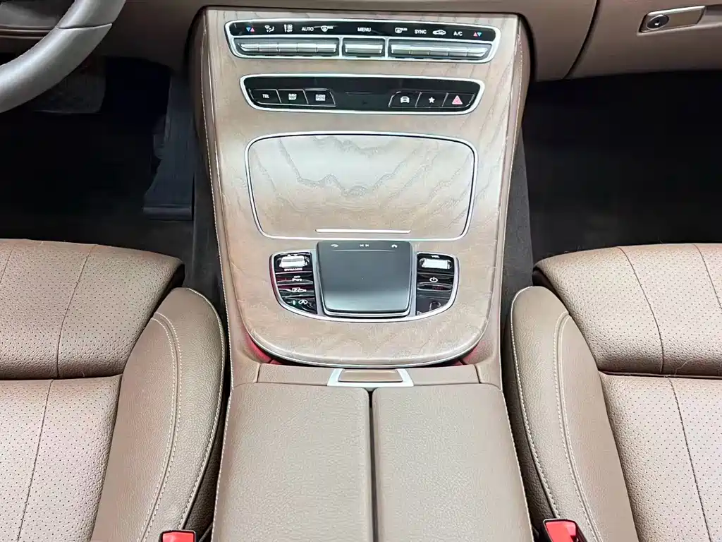 Mercedes-Benz E-Class 2022 — фото 28