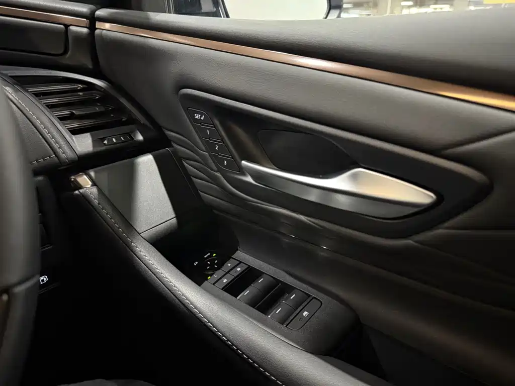 Toyota Alphard 2025 — фото 12