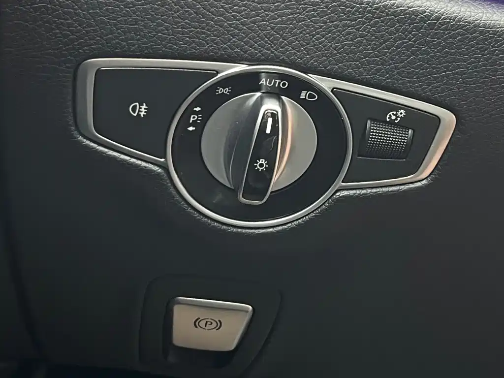 Mercedes-Benz E-Class 2016 — фото 19