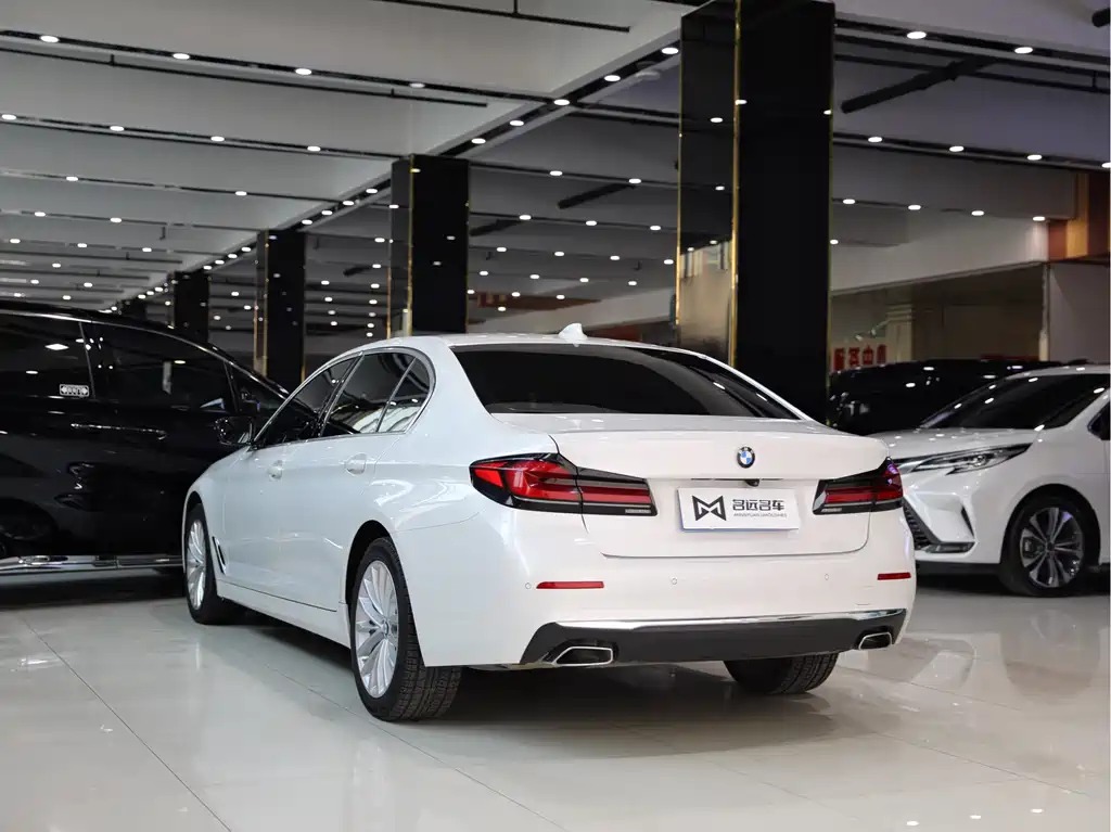 BMW 5 Series 2022 — фото 14