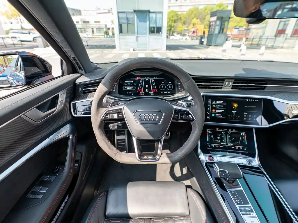 Audi RS 6 2022 — фото 18