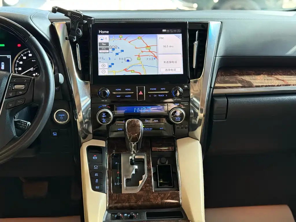 Toyota Alphard 2023 — фото 12