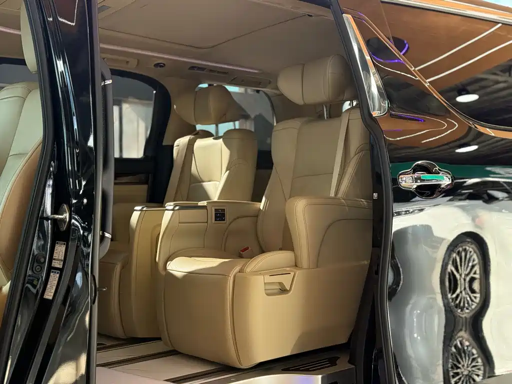 Toyota Alphard 2023 — фото 16