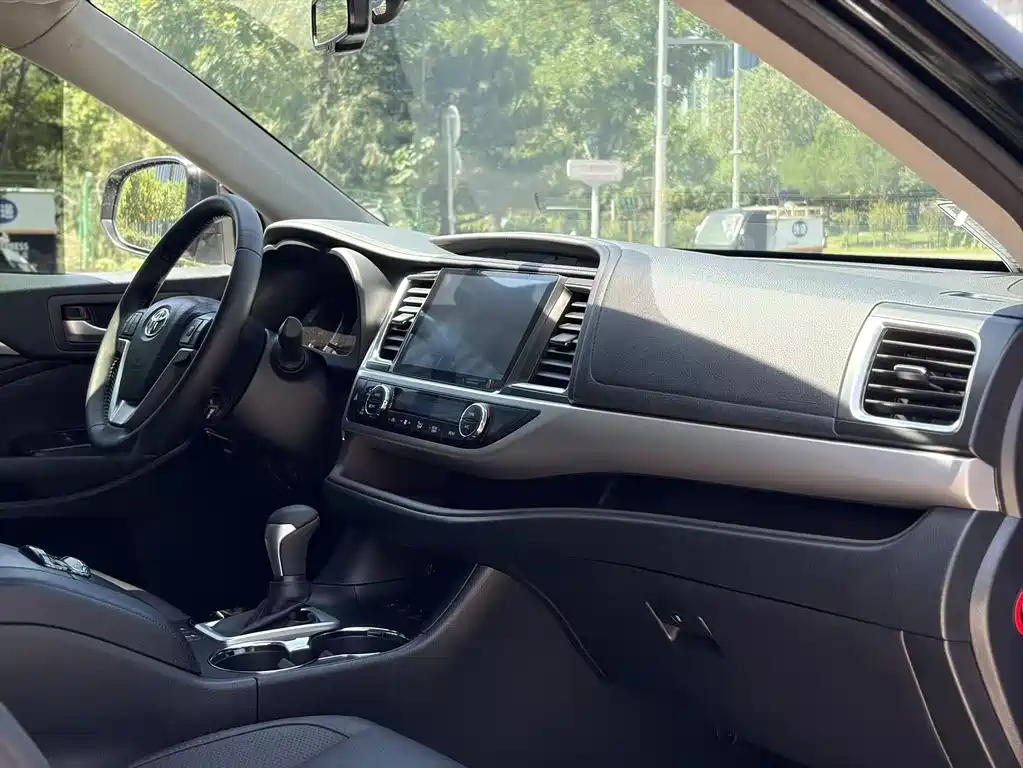 Toyota Highlander 2017 — фото 12