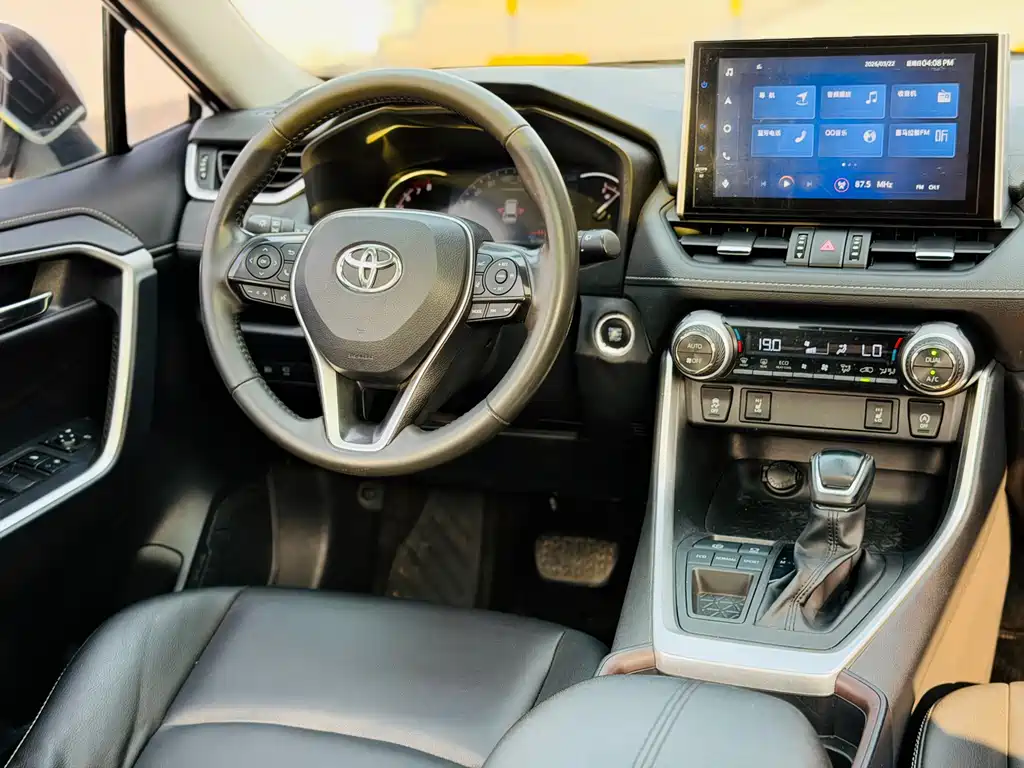 Toyota RAV4 2021 — фото 16