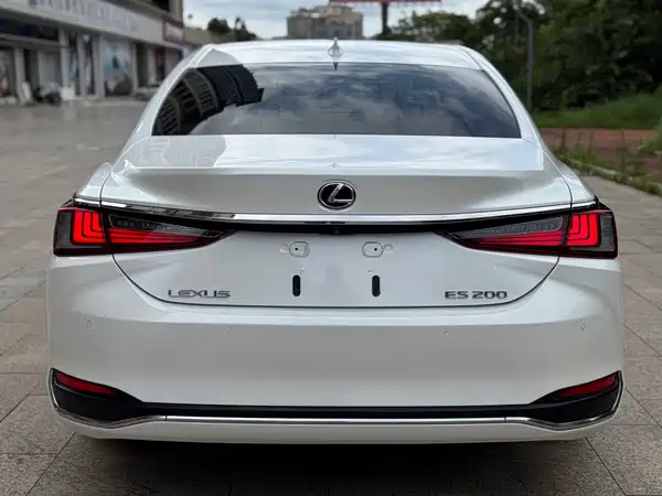 Lexus ES 2019
