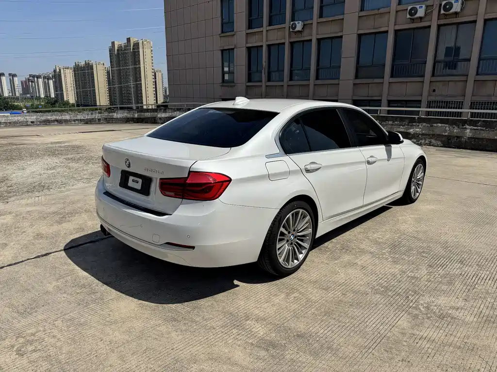 BMW 3 Series 2019 — фото 6