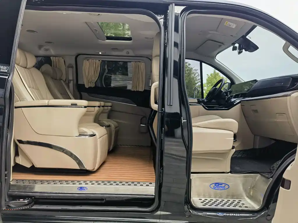 Ford Tourneo 2023 — фото 11