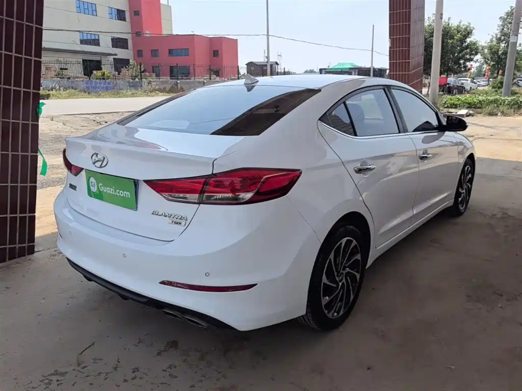 Hyundai Elantra 2019 — фото 7