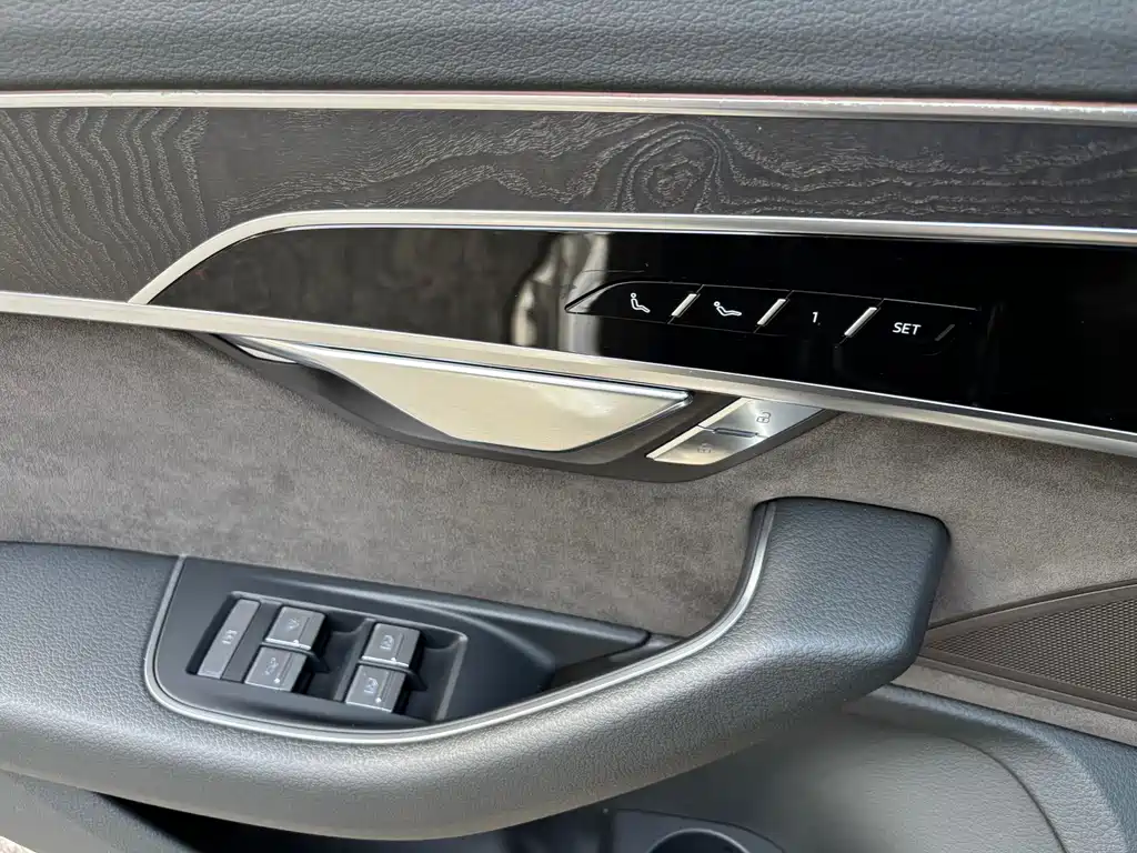 Audi A8 2019 — фото 17