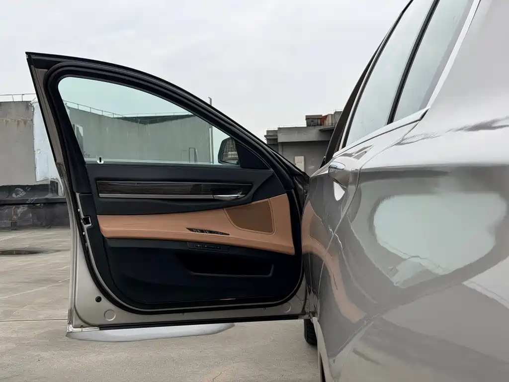 BMW 7 Series 2015 — фото 18