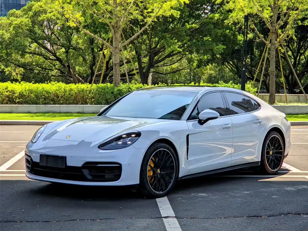 Porsche Panamera 2021 — фото 1