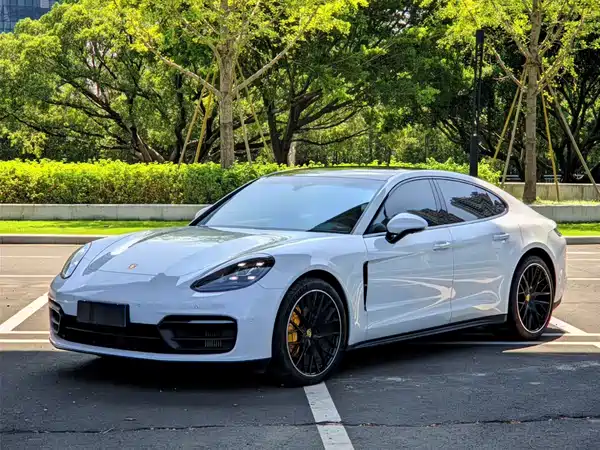 Porsche Panamera 2021