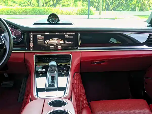 Porsche Panamera 2021