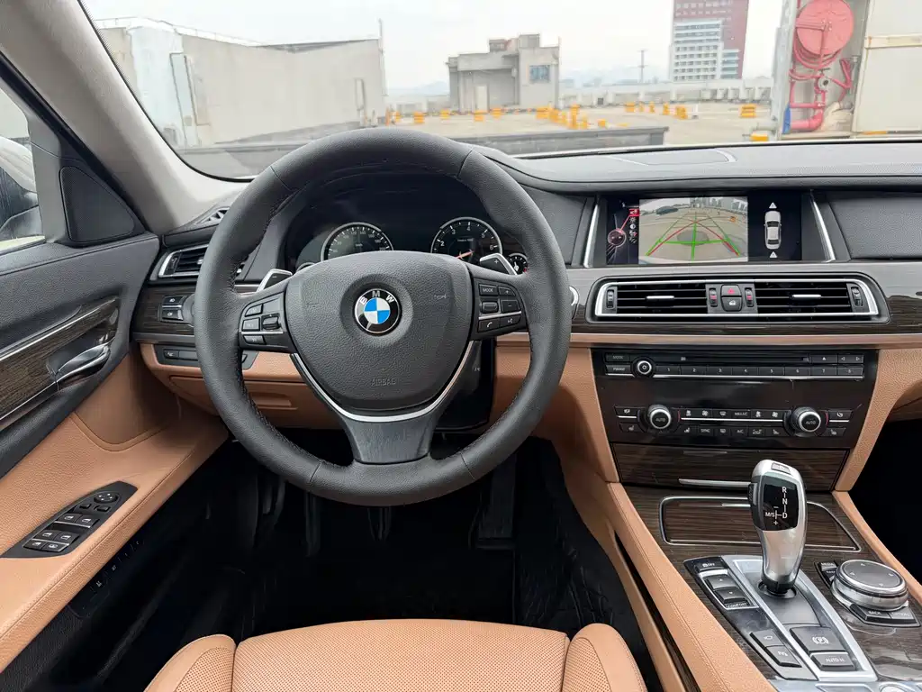 BMW 7 Series 2015 — фото 11