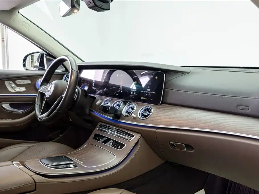 Mercedes-Benz E-Class 2023 — фото 25