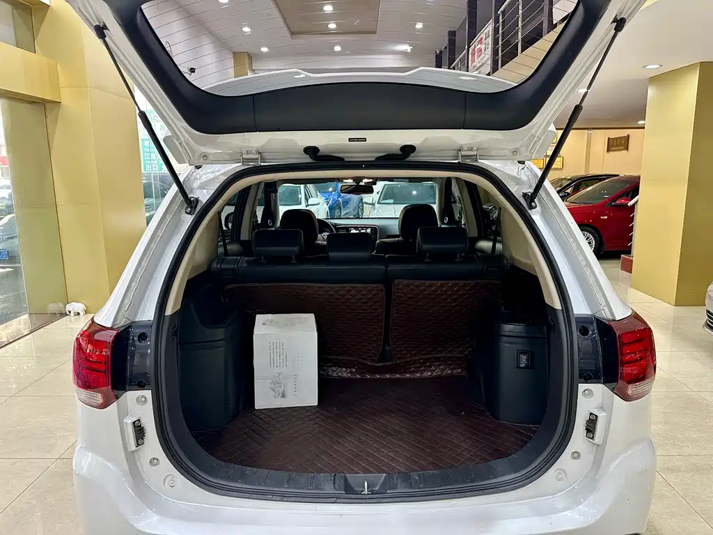 Mitsubishi Outlander 2020 — фото 19