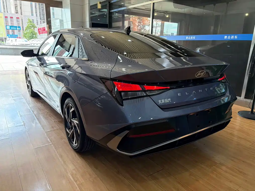 Hyundai Elantra 2024