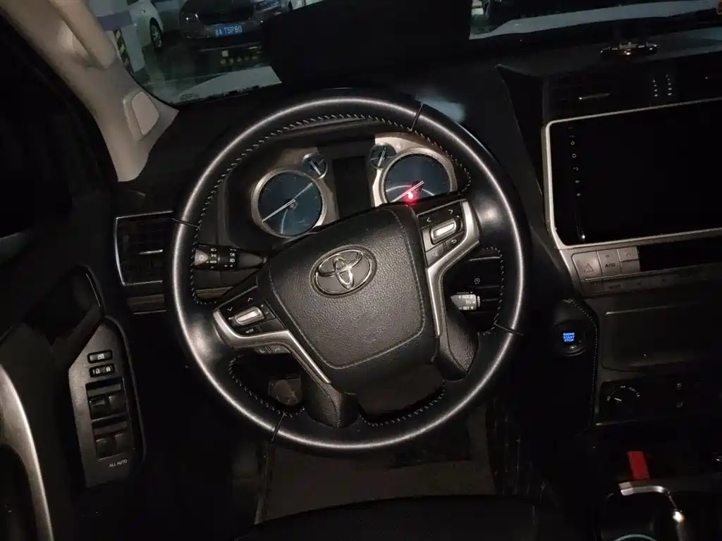 Toyota Prado 2018 — фото 3