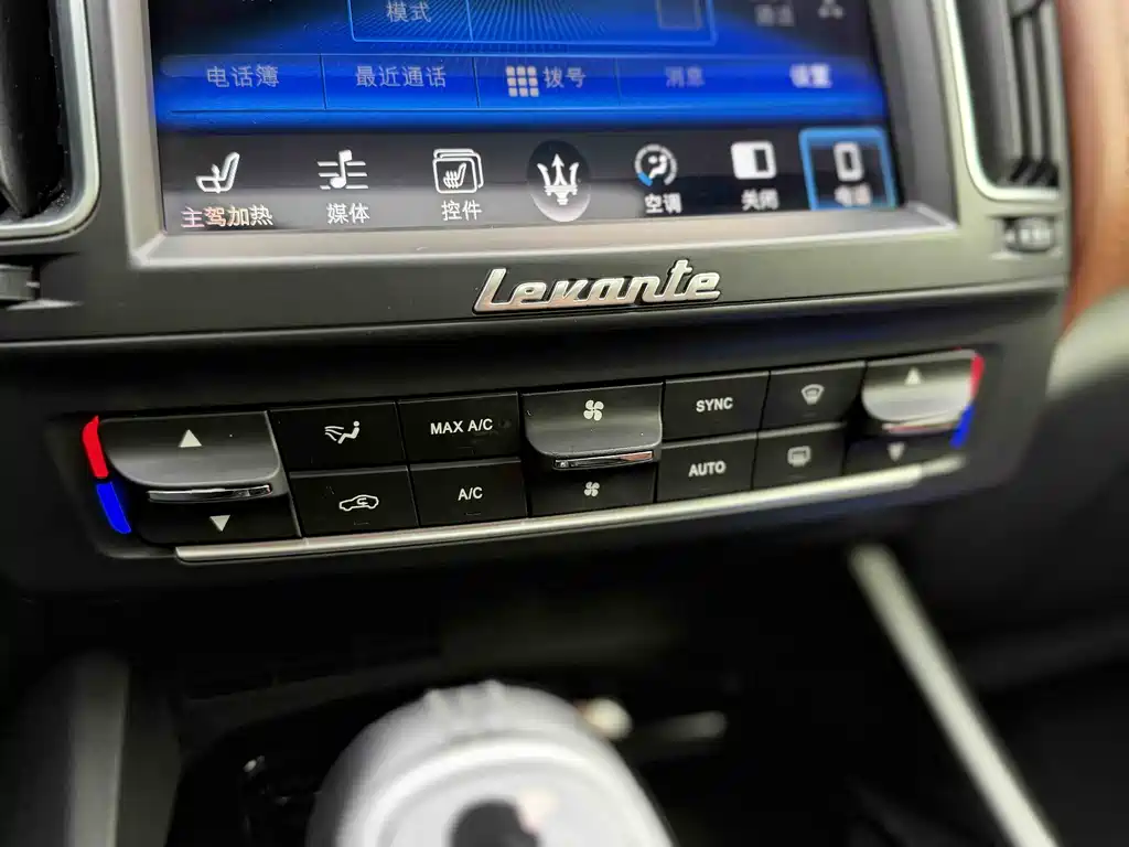 Maserati Levante 2017 — фото 15