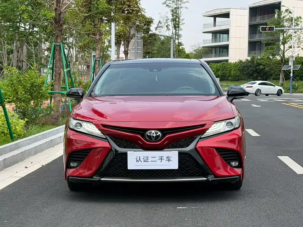 Toyota Camry 2018 — фото 2