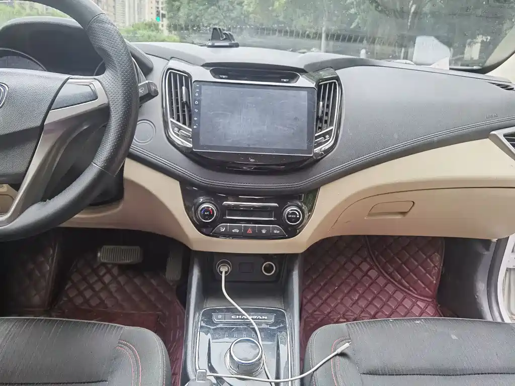 Changan Eado New Energy 2018 — фото 13