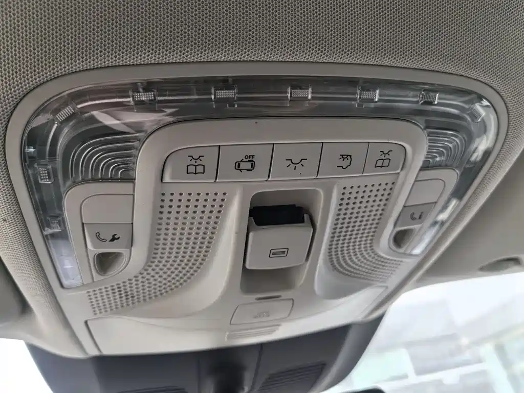 Mercedes-Benz V-Class 2022 — фото 20