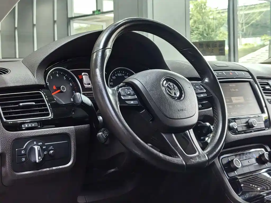 Volkswagen Touareg 2016 — фото 10