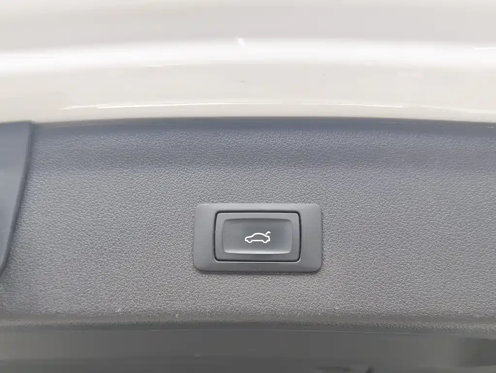 Audi Q3 2017 — фото 15
