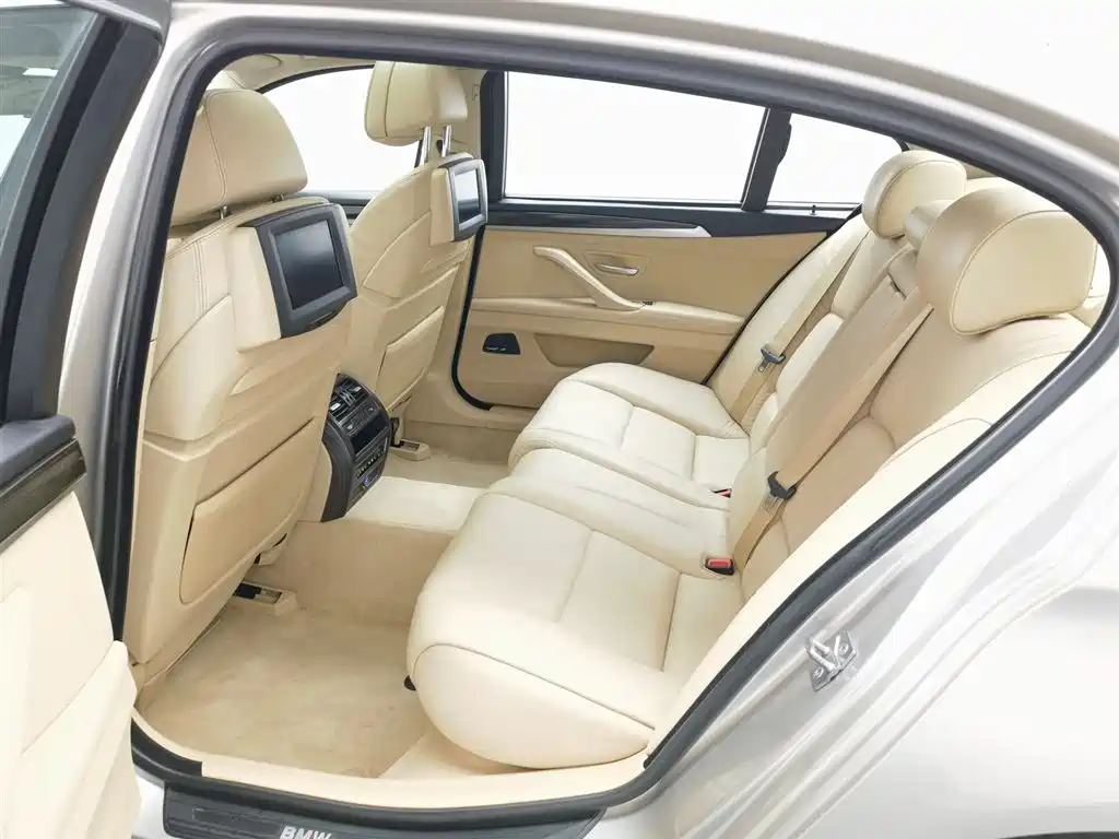 BMW 5 Series 2012 — фото 15