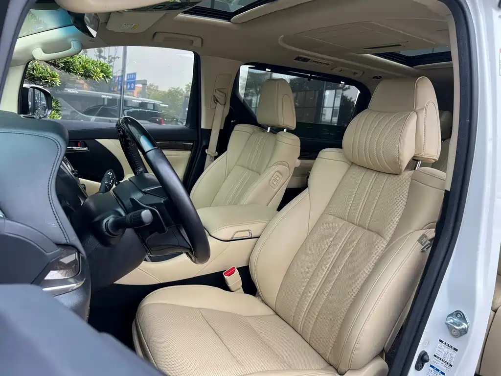 Toyota Alphard 2022 — фото 8